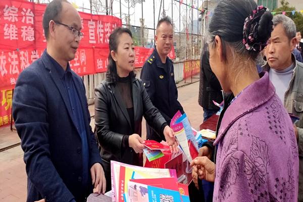 縣司法局開展“法援惠民生 服務(wù)農(nóng)民工”公益法律服務(wù)宣傳活動(dòng)